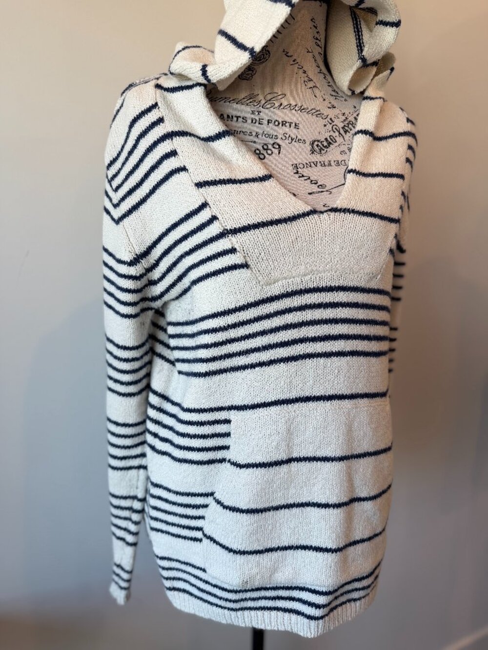 Bluenotes white and navy blue striped knit hooded sweater with front pocket